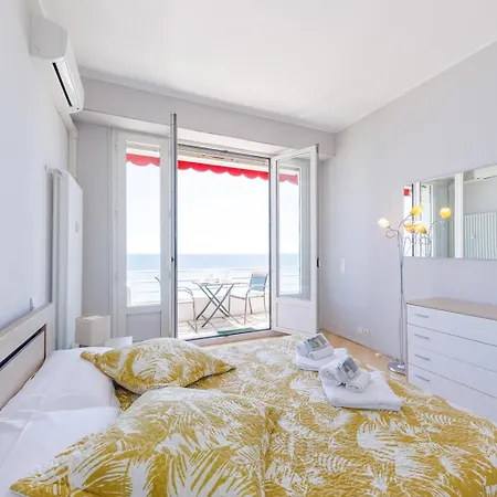 Apartment Wonderful On Sea